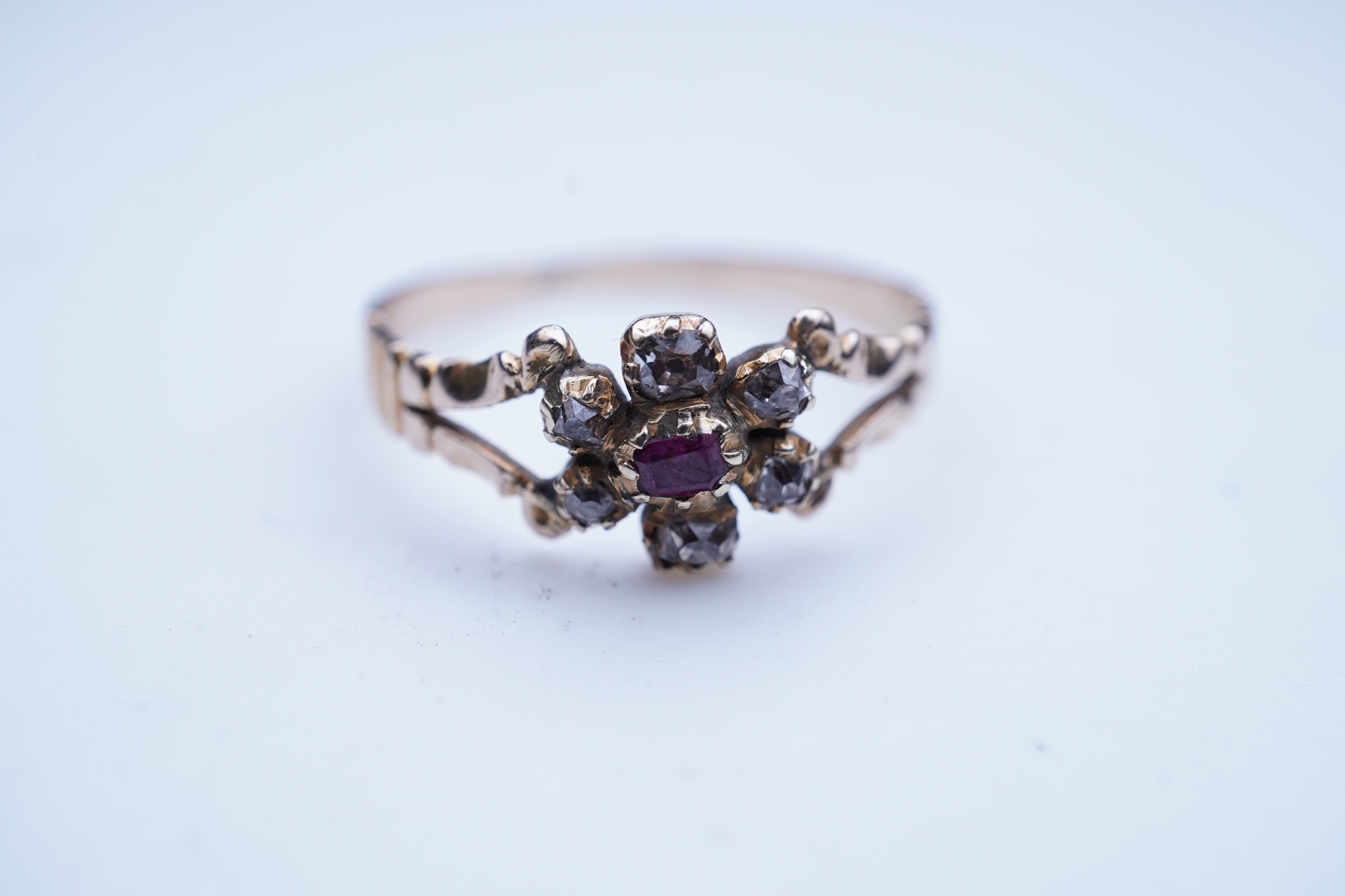 A Georgian ruby and diamond ring, early 19th century